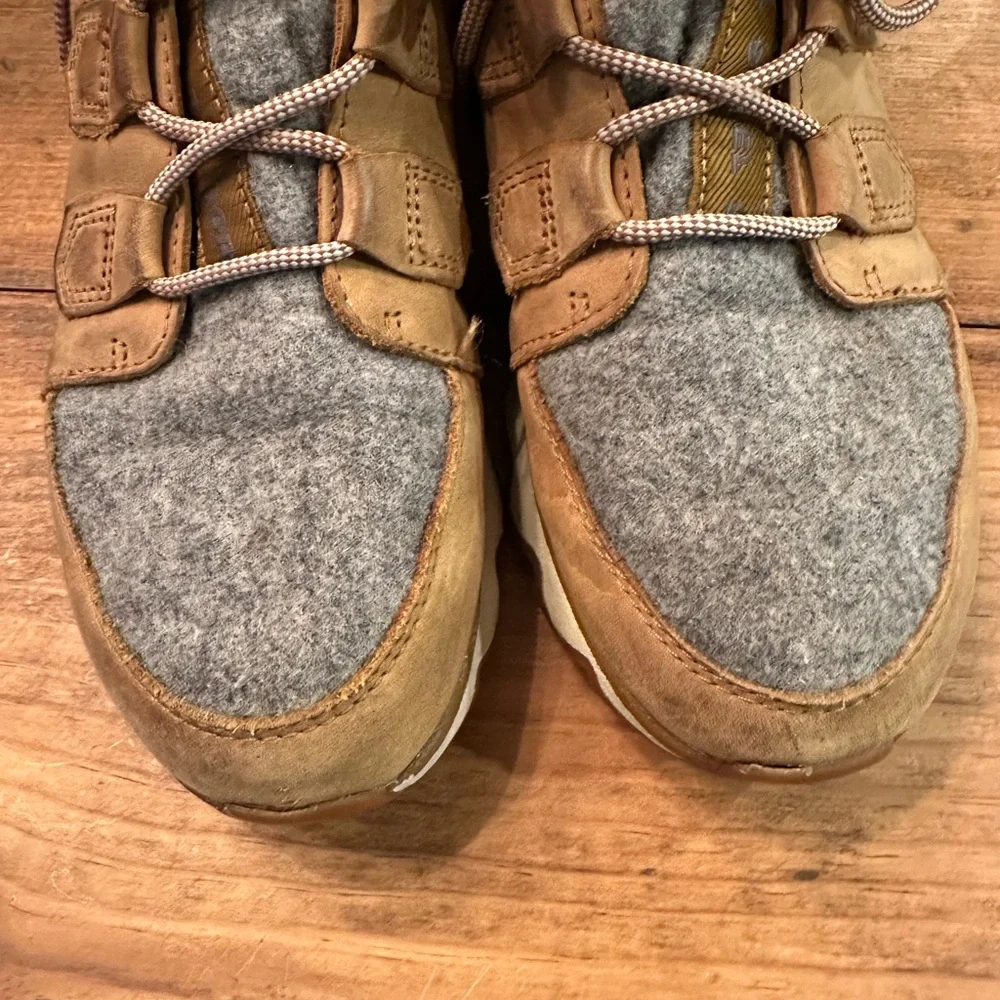 Sorel Kinetic Caribou Camel and Gray Sneaker Boot Size 8 - Picture 2 of 10